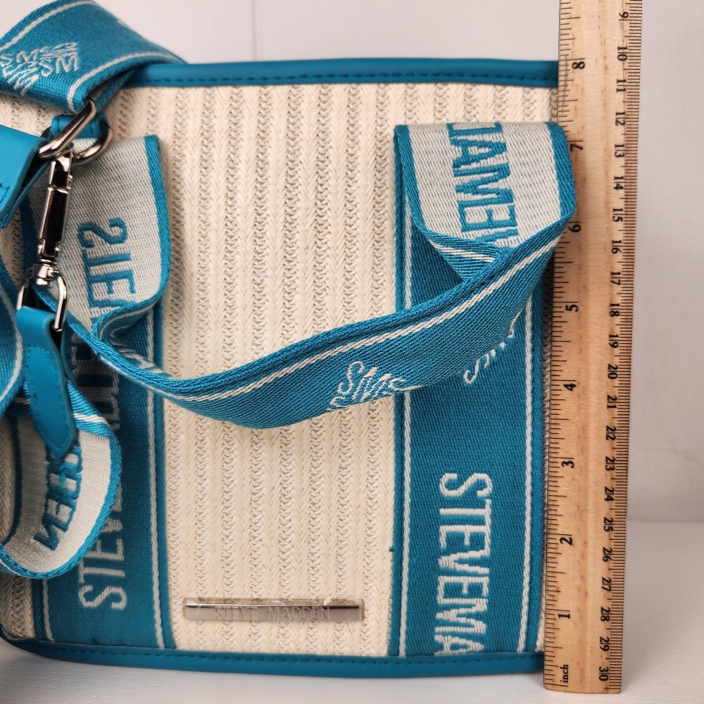 LIKE NEW  Steve Madden White Straw Teal Crossbody Handbag Satchel w AirPod/Coin - Picture 3 of 15